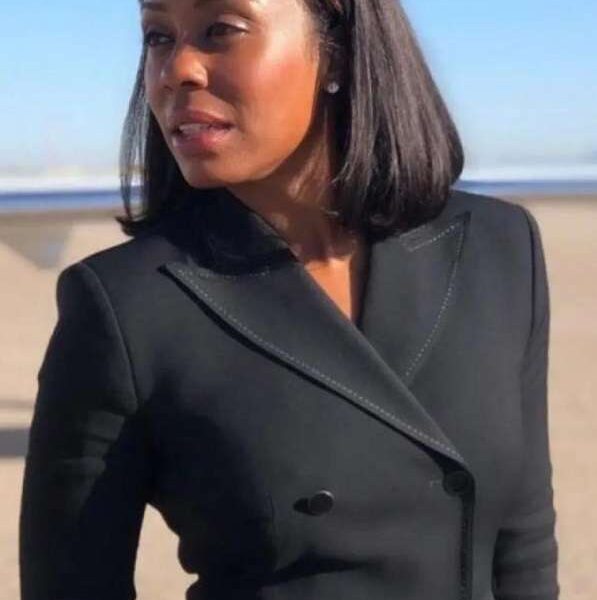 Yellowstone S04 Willa Hayes Black Cotton Coat